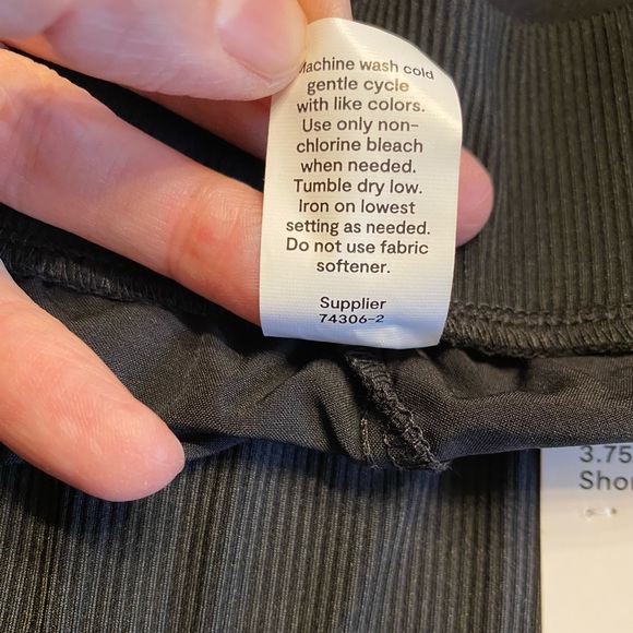 Women’s XL Mid-Rise Xersion black & purple running shorts, NWT - Picture 4 of 11